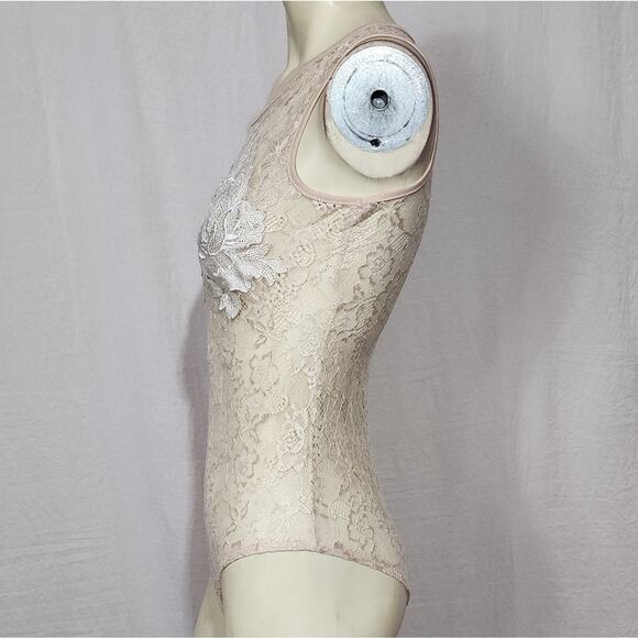 BLUSH BEIGE LACE BODYSUIT FLORAL APPLIQUE SHEER MESH SIZE SMALL - Picture 6 of 9